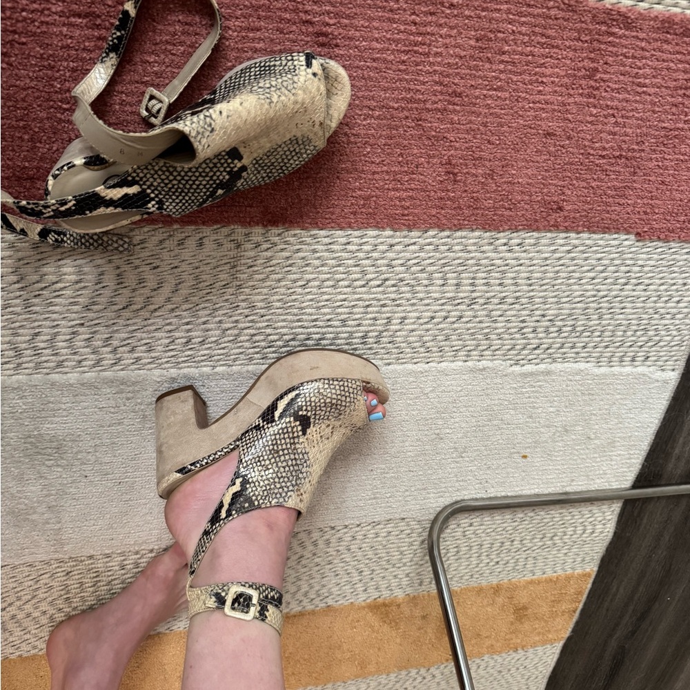 Delman Platform Snake Block Heels